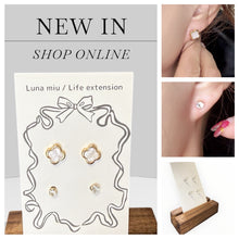 画像をギャラリービューアに読み込む, ホワイトフラワー ゴールドシェル調 ラインストーン風ピアスセット